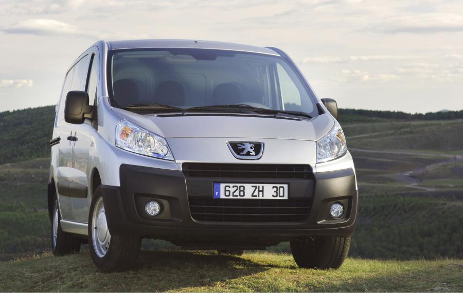  Peugeot Expert 2008 года  (фото 18 из 31)